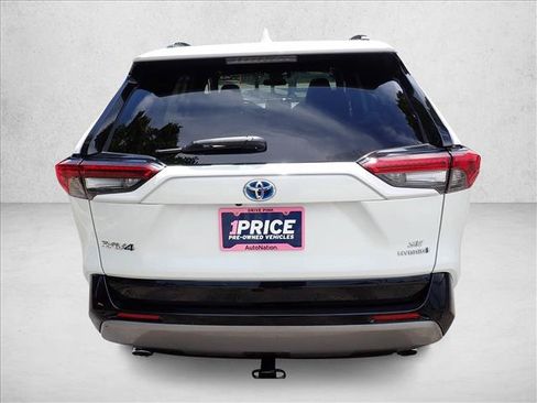 Used 2022 Toyota RAV4 SE w/ Convenience Package AWD/4WD image 3