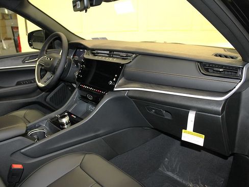 New 2026 Jeep Grand Cherokee L Limited AWD/4WD image 33