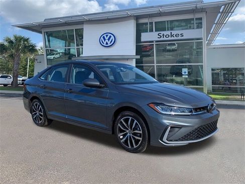 New 2026 Volkswagen Jetta SE image 2