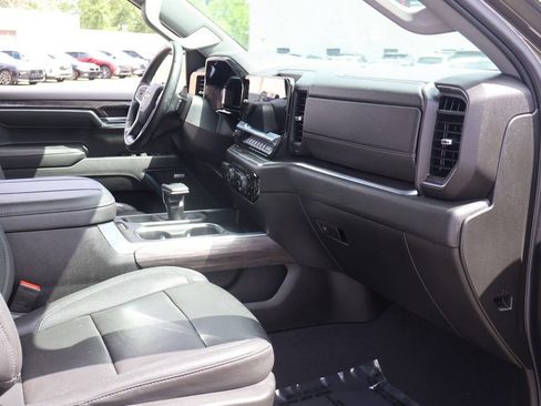 Used 2023 Chevrolet Silverado 1500 LTZ AWD/4WD image 25