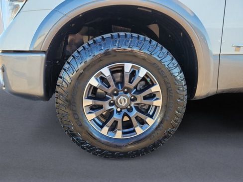Used 2018 Nissan Titan PRO-4X w/ Pro-4x Convenience Package image 14