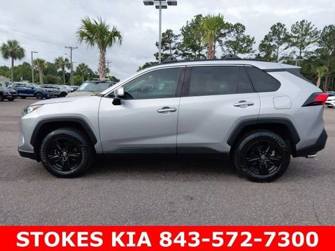 Used 2021 Toyota RAV4 XLE FWD image 9