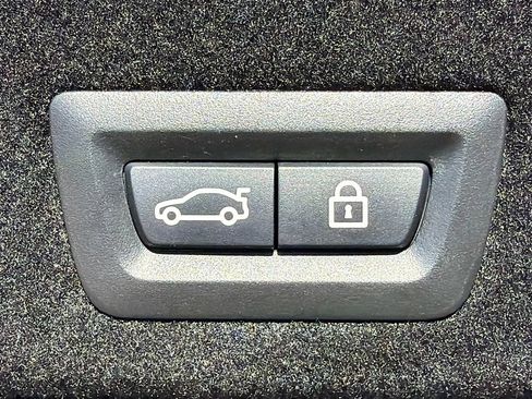 Used 2016 BMW 750i image 13