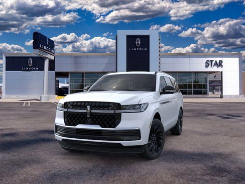 Used 2026 Lincoln Navigator Reserve w/ Jet Appearance Package AWD/4WD image 2