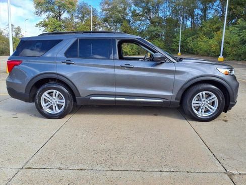 Used 2022 Ford Explorer XLT image 7