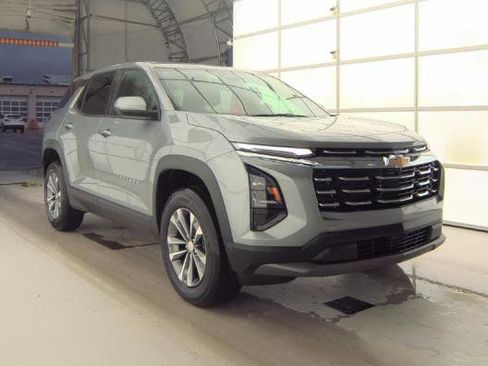 Used 2025 Chevrolet Equinox LT FWD image 1