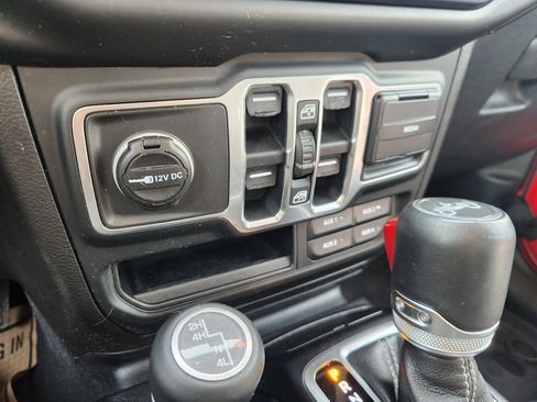 Used 2018 Jeep Wrangler Unlimited Sahara image 35