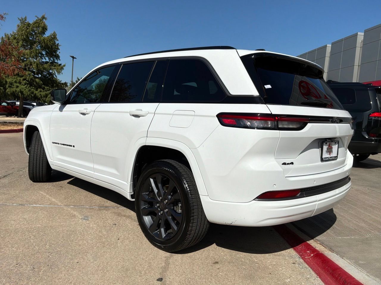 Used 2026 Jeep Grand Cherokee Limited AWD/4WD image 8