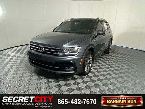 Used 2018 Volkswagen Tiguan SEL w/ R-Line Package AWD/4WD image 3