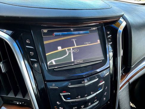 Used 2016 Cadillac Escalade ESV Luxury AWD/4WD image 17