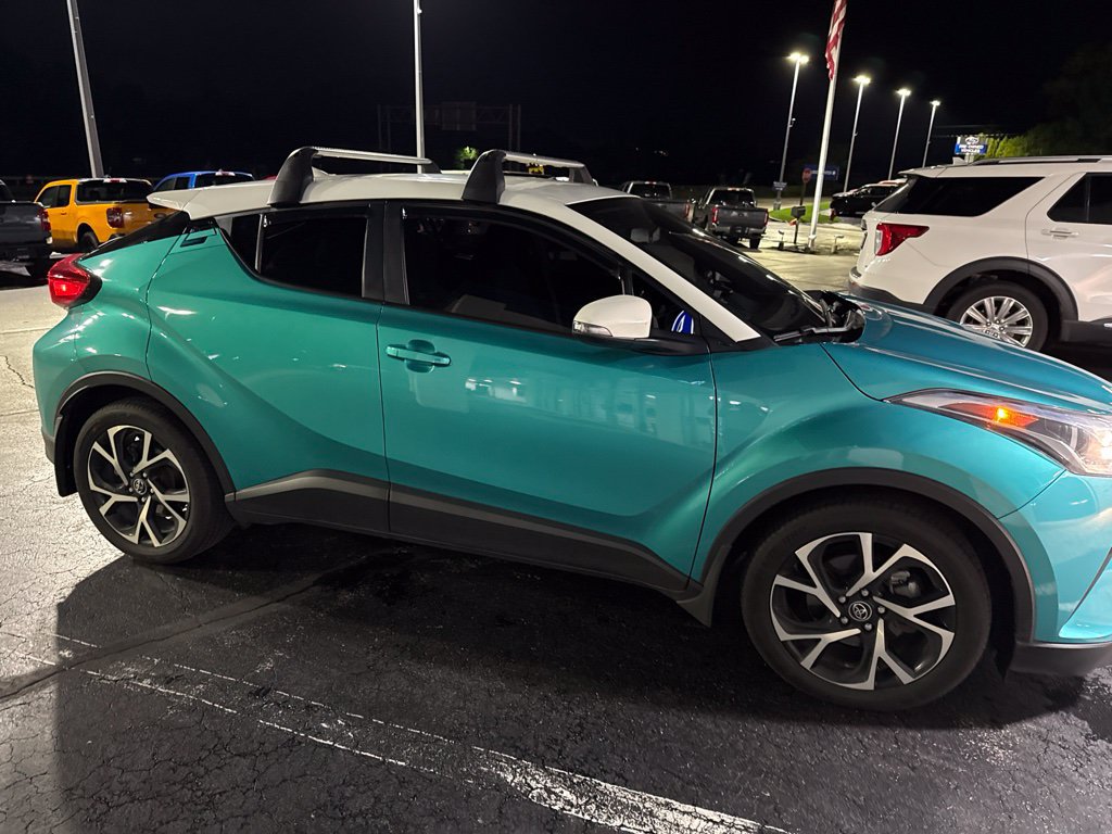 Used 2018 Toyota C-HR XLE FWD image 3