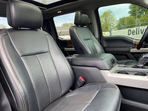 Used 2019 Ford F150 Lariat w/ Equipment Group 502A Luxury AWD/4WD image 18