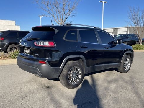 Used 2021 Jeep Cherokee Latitude Lux w/ Mopar Interior Package image 8