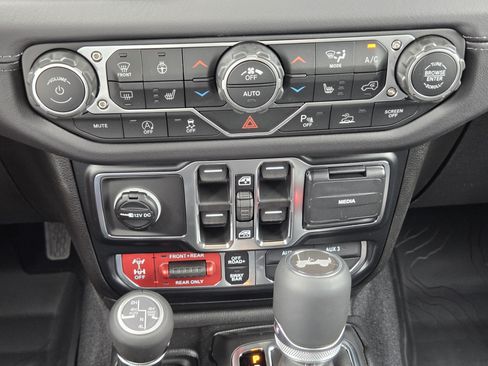 New 2026 Jeep Wrangler Unlimited Rubicon AWD/4WD image 17