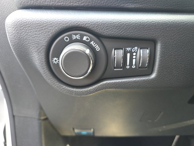 New 2027 Chrysler Pacifica Select AWD/4WD image 11