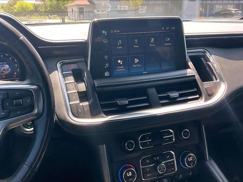 Used 2023 Chevrolet Suburban LT w/ Luxury Package image 7