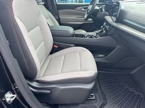 Used 2024 Chevrolet Traverse LT w/ Enhanced Driving Package FWD image 14