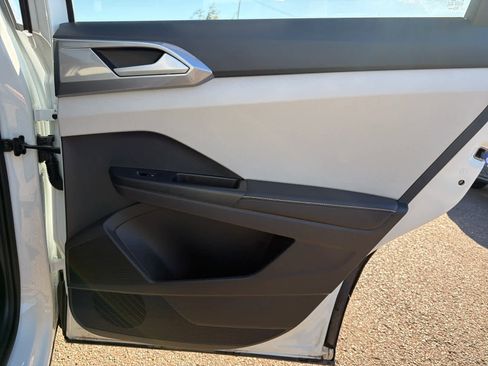 Certified 2025 Volkswagen Taos SEL image 39