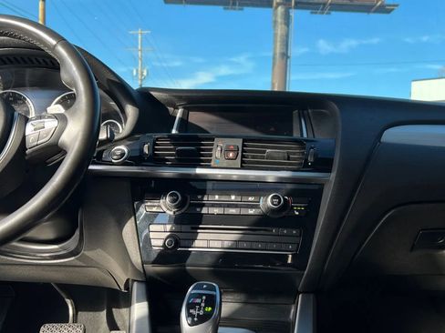 Used 2018 BMW X4 M40i image 11