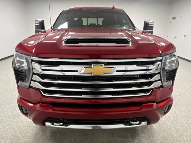 Used 2025 Chevrolet Silverado 3500 High Country w/ High Country Premium Package AWD/4WD image 3
