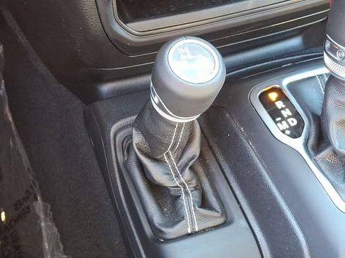 Used 2020 Jeep Gladiator Overland AWD/4WD image 28