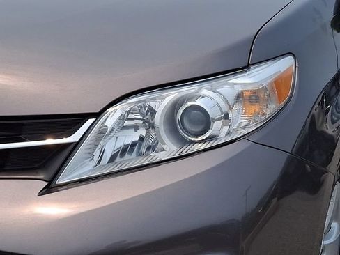 Certified 2020 Toyota Sienna LE FWD image 9