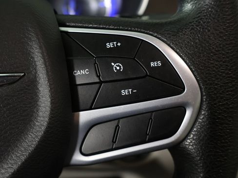 Used 2021 Chrysler Voyager Lxi FWD image 38