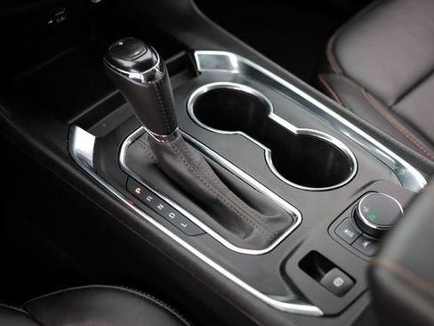 Used 2020 Chevrolet Traverse RS FWD image 40
