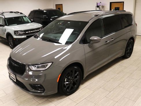 Used 2022 Chrysler Pacifica Touring-L w/ S Appearance Package FWD image 92