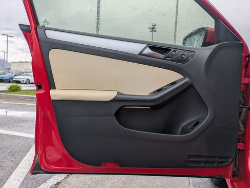 Used 2012 Volkswagen Jetta TDI FWD image 13