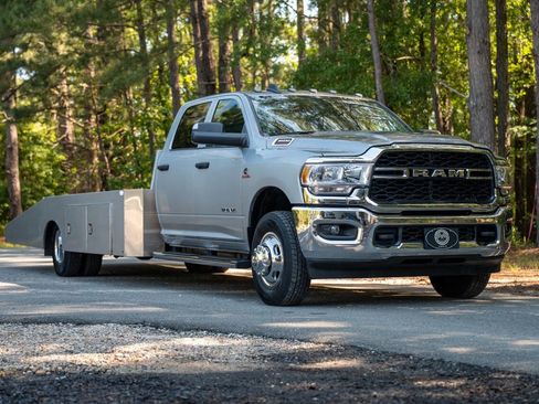 Used 2020 RAM 3500 Tradesman w/ Chrome Appearance Group RWD image 2
