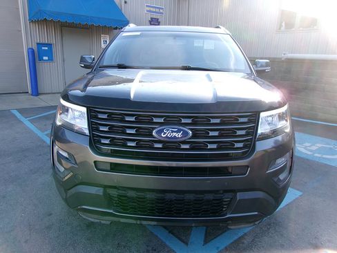 Used 2017 Ford Explorer XLT w/ Equipment Group 202A AWD/4WD image 3