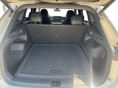 Used 2025 Volkswagen Tiguan SE R-Line FWD image 12