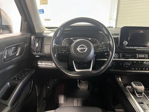 Used 2024 Nissan Pathfinder SV image 21