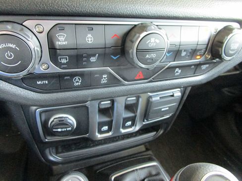 Used 2025 Jeep Wrangler Sport AWD/4WD image 34