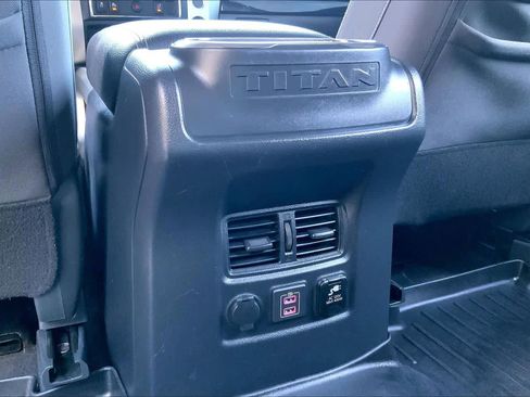 Used 2020 Nissan Titan SV w/ SV Convenience Package image 34