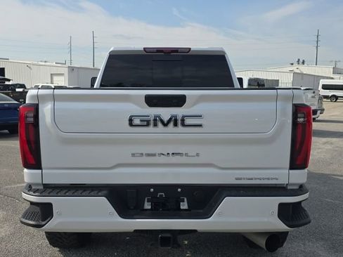 Used 2025 GMC Sierra 2500 Denali Ultimate image 4