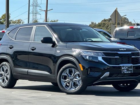 New 2026 Kia Seltos LX FWD image 2