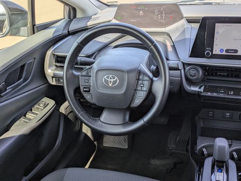 Used 2025 Toyota Prius LE FWD image 15
