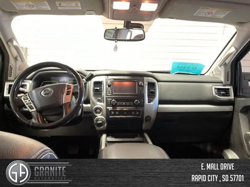 Used 2018 Nissan Titan PRO-4X w/ Pro-4x Convenience Package AWD/4WD image 16