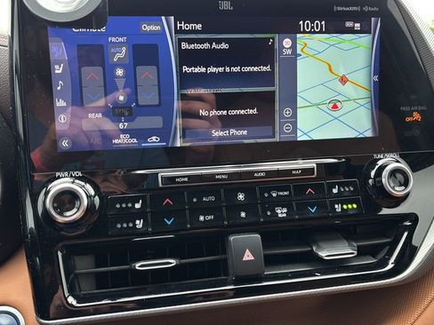 Used 2020 Toyota Highlander Platinum FWD image 23