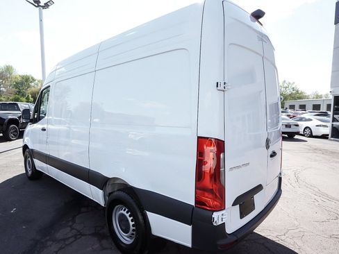Used 2025 Mercedes-Benz Sprinter 2500 image 4