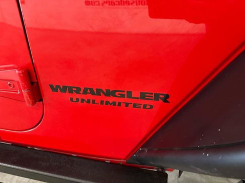 Used 2014 Jeep Wrangler Unlimited Rubicon w/ Connectivity Group AWD/4WD image 74