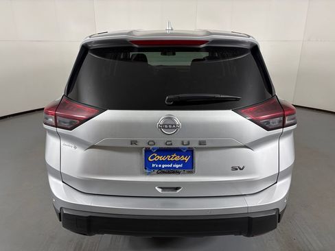 Used 2024 Nissan Rogue SV FWD image 7