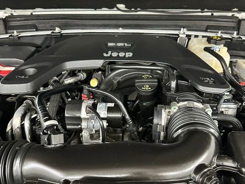 Used 2021 Jeep Wrangler Unlimited Sahara w/ Uconnect 4C Nav & Sound Group image 7