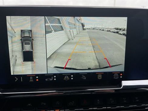 Used 2024 Chevrolet Silverado 1500 ZR2 w/ Technology Package image 17