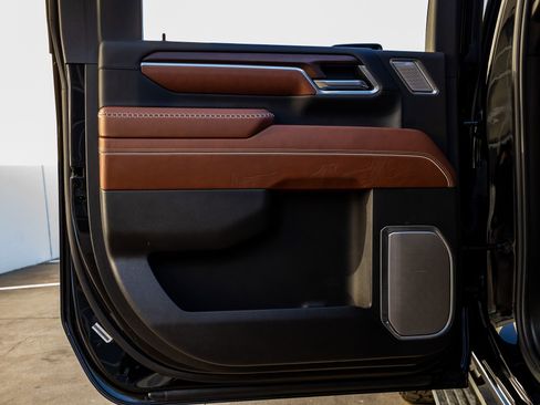 Used 2025 GMC Sierra 2500 Denali Ultimate image 38