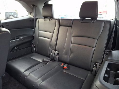 Used 2017 Honda Pilot Touring image 11