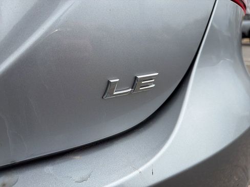 Used 2019 Toyota Camry LE image 10