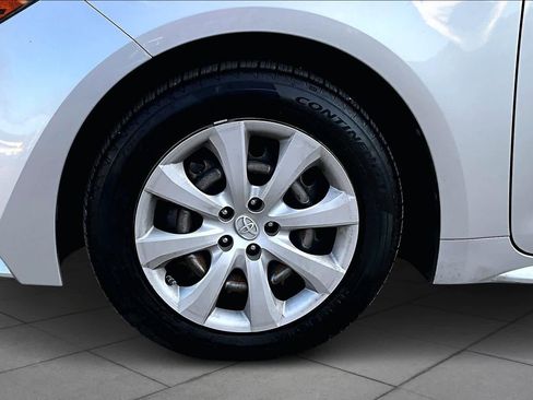 Used 2021 Toyota Corolla LE image 10